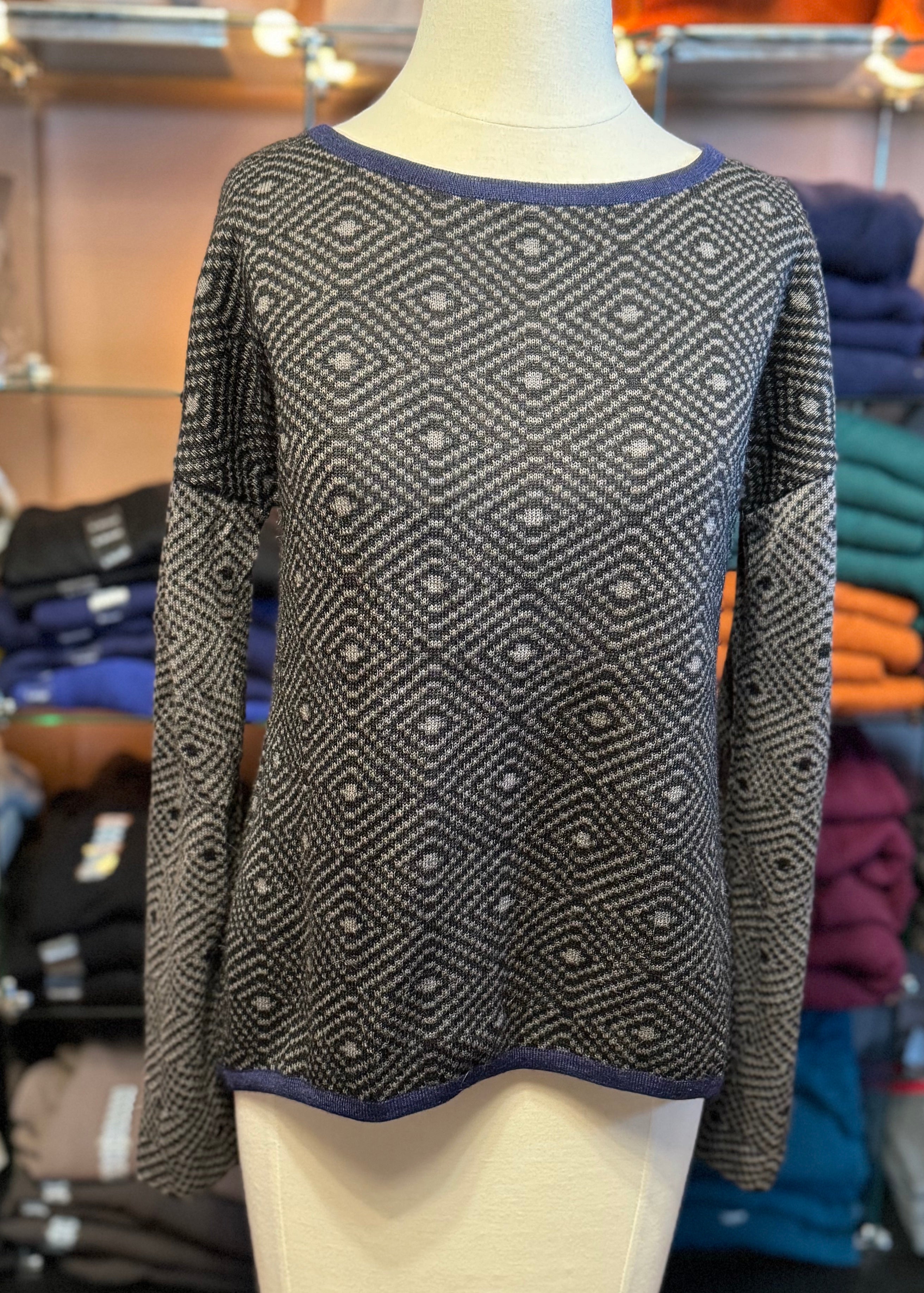 Diamond Pullover